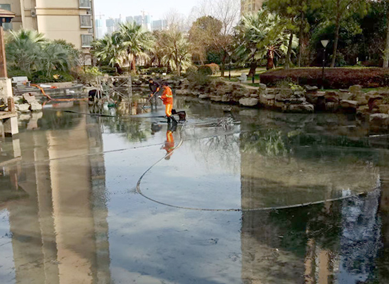 牙叉镇景观池淤泥清理