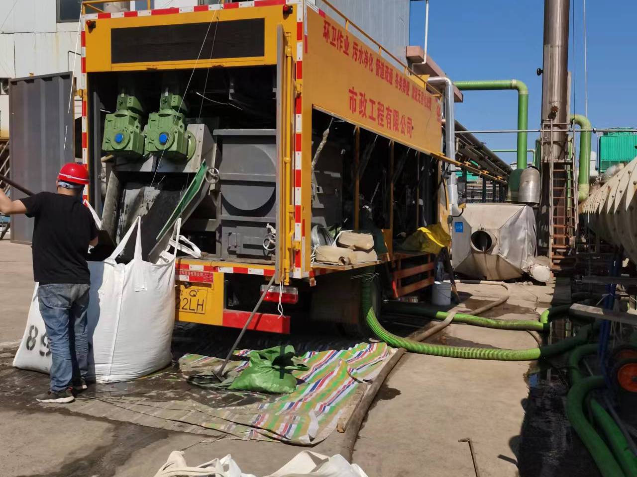 牙叉镇淤泥压干处理